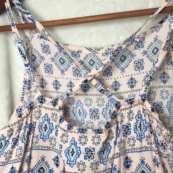 A patterned romper - Picture 3 of 3